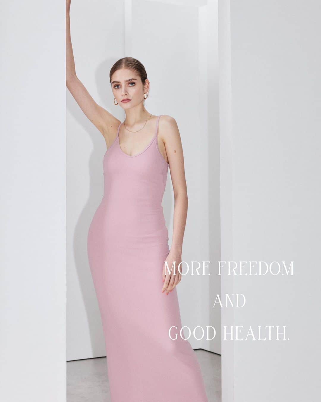 ALEXIA STAMさんのインスタグラム写真 - (ALEXIA STAMInstagram)「ㅤㅤㅤㅤㅤㅤㅤㅤ  𝐀 𝐖𝐞𝐥𝐥𝐧𝐞𝐬𝐬 6/16(FRI) 19:00〜On Sale. ________________________________  ✔︎ Wellness Rib Long Dress Color : Pink Size : S, M, L Price : ¥11,000 (税込)  Wellness Rib Long Dressの新カラー♡  取り外し可能なパッド入りなので、 インナーいらずでさらっと着こなせます。 身体のラインを綺麗に魅せながらも心地よいフィット感が魅力です✨  #alexiastam」6月15日 10時48分 - alexiastam_official