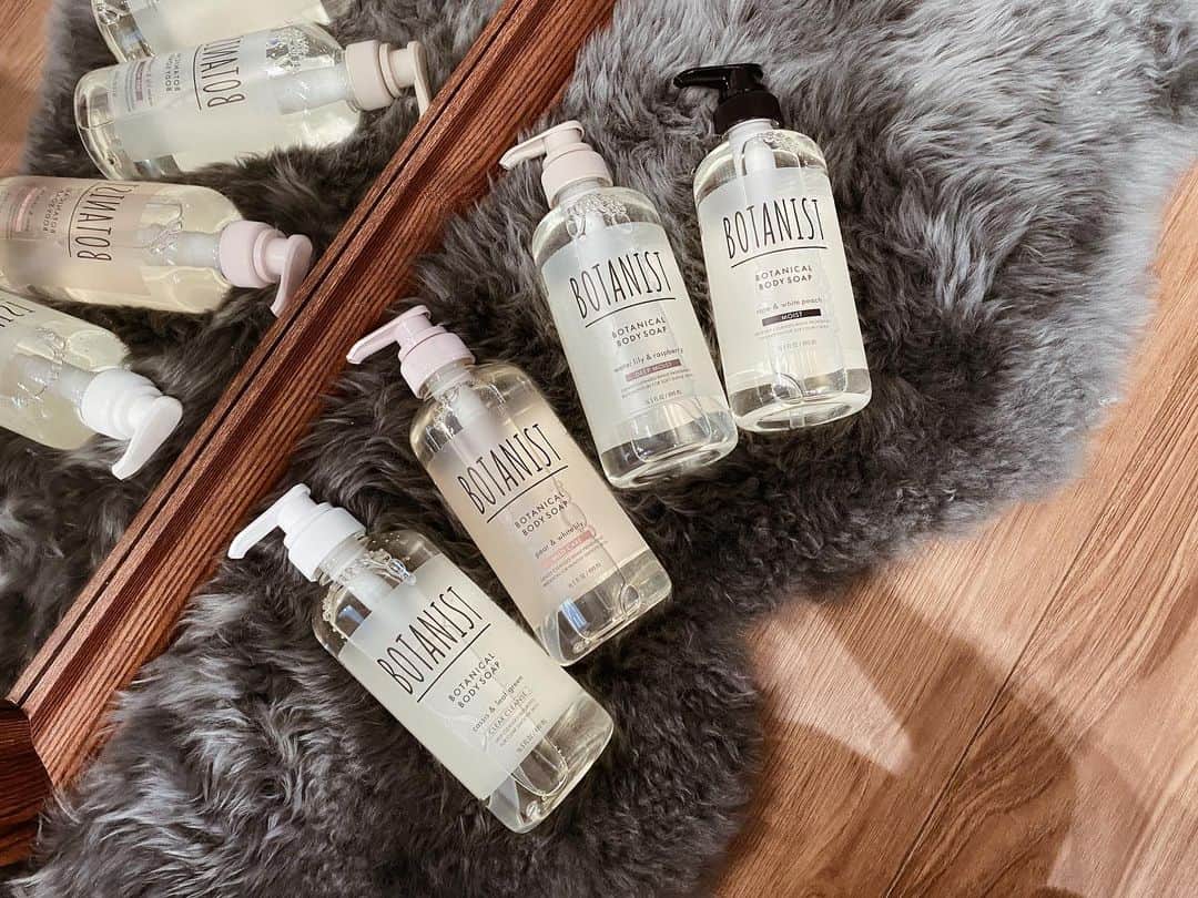 のインスタグラム：「🛁🧼🩵 @botanist_official  新作のBODYSOAP🌸 きめ細やかな泡立ちと癒される香り🫧 植物由来のアミノ酸系洗浄成分がお肌を いたわりながら優しく洗い上げてくれます🩵 奥行きのある香り穏やかなにいつも癒されてる🥰  #botanist」