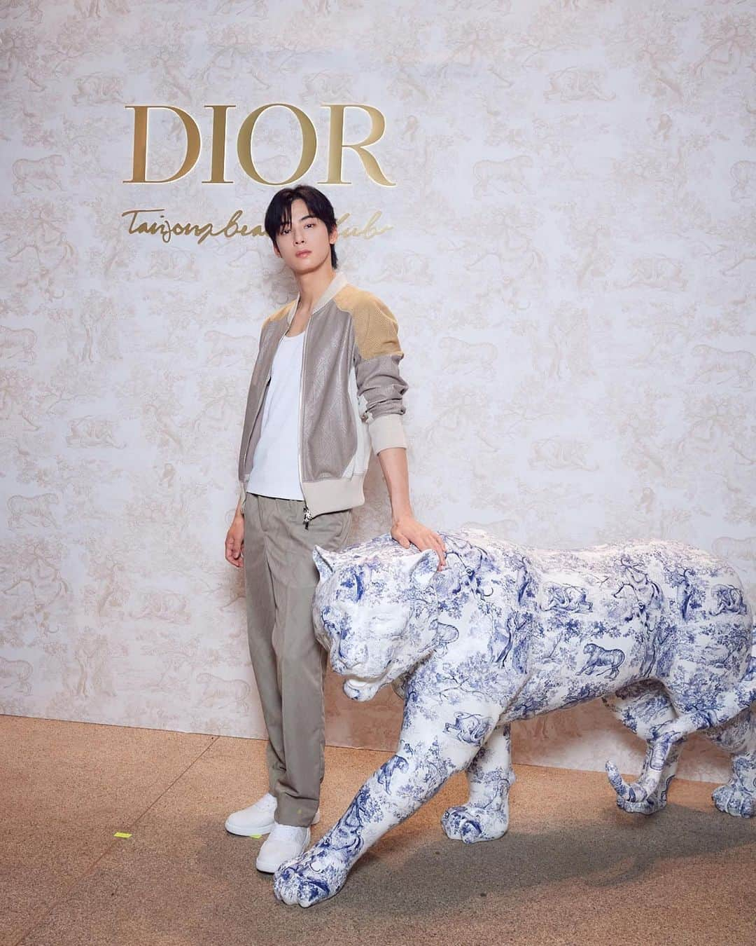 チャ・ウヌさんのインスタグラム写真 - (チャ・ウヌInstagram)「#dioriviera」6月15日 11時27分 - eunwo.o_c