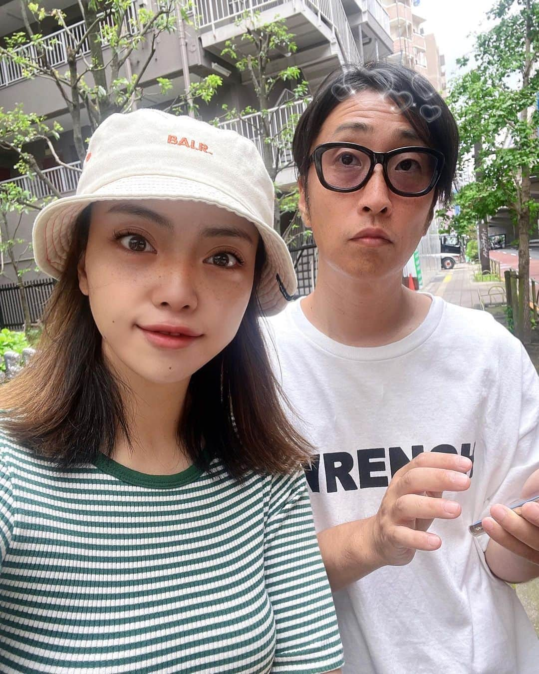 石川あんなのインスタグラム：「ゆうたくんが髪切りました！💇‍♂️  さっぱり短めでイケオジっぽいです！ﾋｭｰ  そばかすハートってフィルターにしたら、そばかすだけ付いてハートは持っていかれました😡💢 これが本当の恋泥棒ってか❗️ﾊﾊ  #ゆってぃ #newhair #haircut  #イケオジ #アイドル #2枚目イキってると思ったら #秒でへこんでる #メンヘラ」