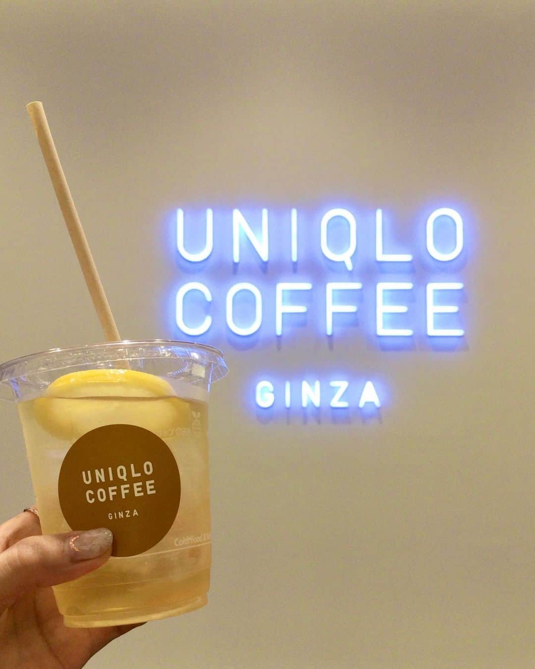 ユニクロ 銀座店さんのインスタグラム写真 - (ユニクロ 銀座店Instagram)「【期間限定！UNIQLO COFFEE ハニーレモネード発売🍋】  12階UNIQLO COFFEEにて、ハチミツたっぷりのレモネード(400円)を期間限定で発売中🐝 すっきりとしたレモンと優しい甘さのハチミツが相性抜群🍋輪切りレモンで見た目もかわいく、夏らしい爽やかなドリンクです！  ご来店の際には、ぜひUNIQLO COFFEEにもお立ち寄りくださいませ😊   #ユニクロ銀座店#ユニクロ#uniqloginza#銀座#ginza#ユニクロコーヒー#uniqlocoffee#レモネード#銀座カフェ#ginzacafe#東京カフェ#tokyocafe」6月15日 11時50分 - uniqlo_ginza