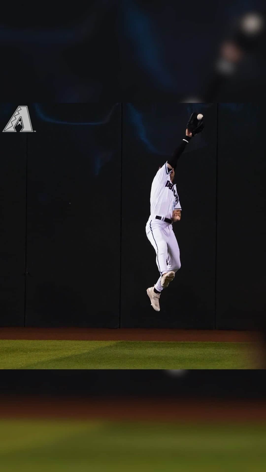 アリゾナ・ダイヤモンドバックスのインスタグラム：「Let’s all take a second to admire @jakemccarthy31’s catch. 🤩」