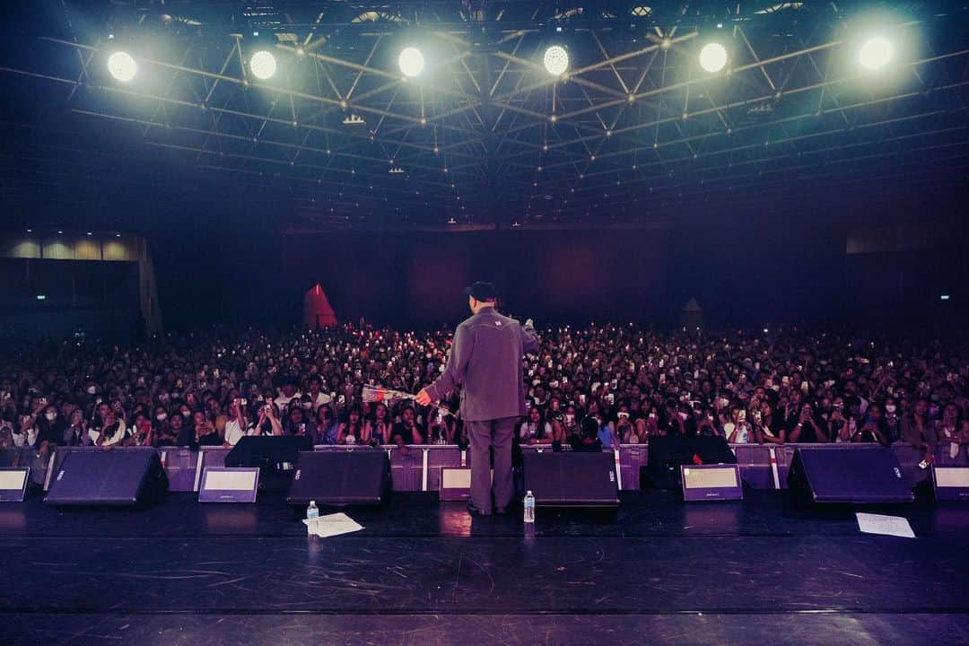 Jeff Bernatのインスタグラム：「just a couple thousand people singing my songs 🥺 thank you, Thailand 🌹  where should I perform next?」