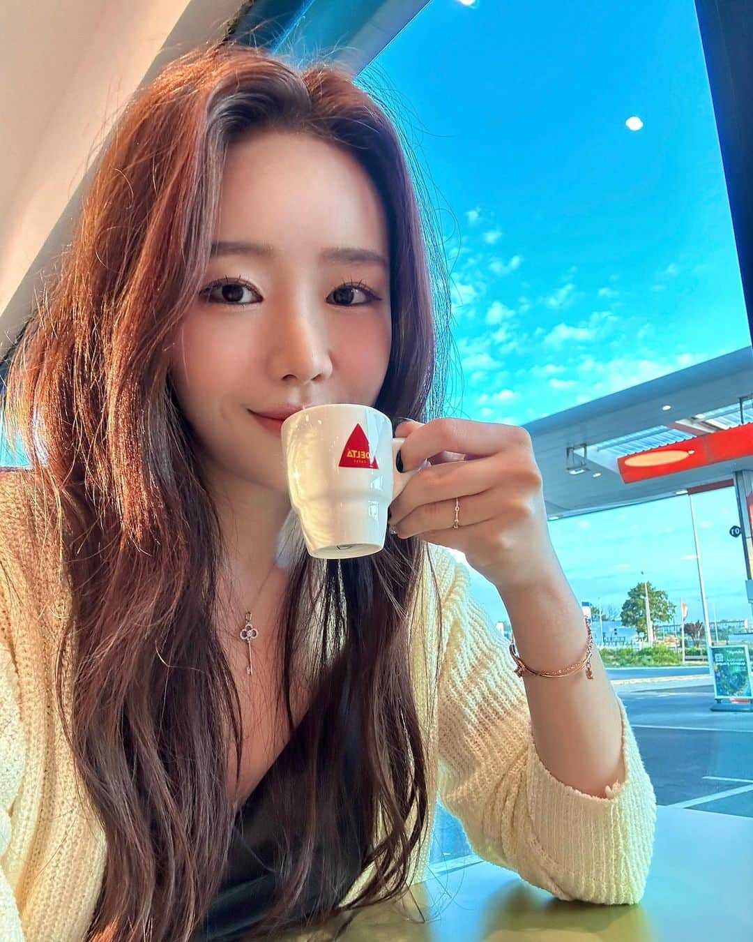 のインスタグラム：「Coffee and the end of the land  #Lisbon #Portugal」