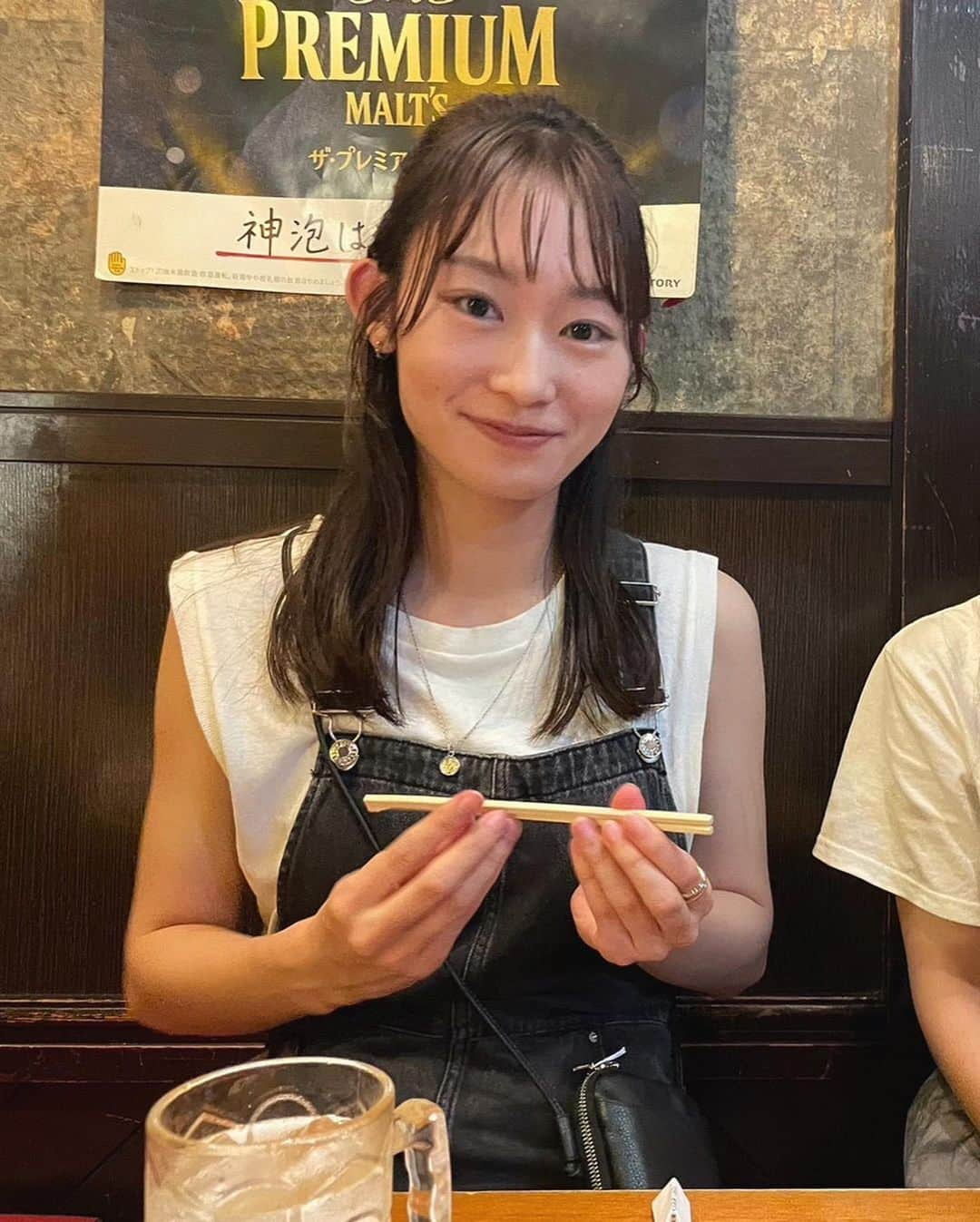 真崎かれんさんのインスタグラム写真 - (真崎かれんInstagram)「. 久しぶりに大学時代の親友たちとご飯食べた♡ なぜか〆のラーメン食べてる時 めっちゃ写真撮られてたワタクシ。  いつ会っても落ち着く存在。 だーいすき✨」6月15日 12時30分 - karen_masaki