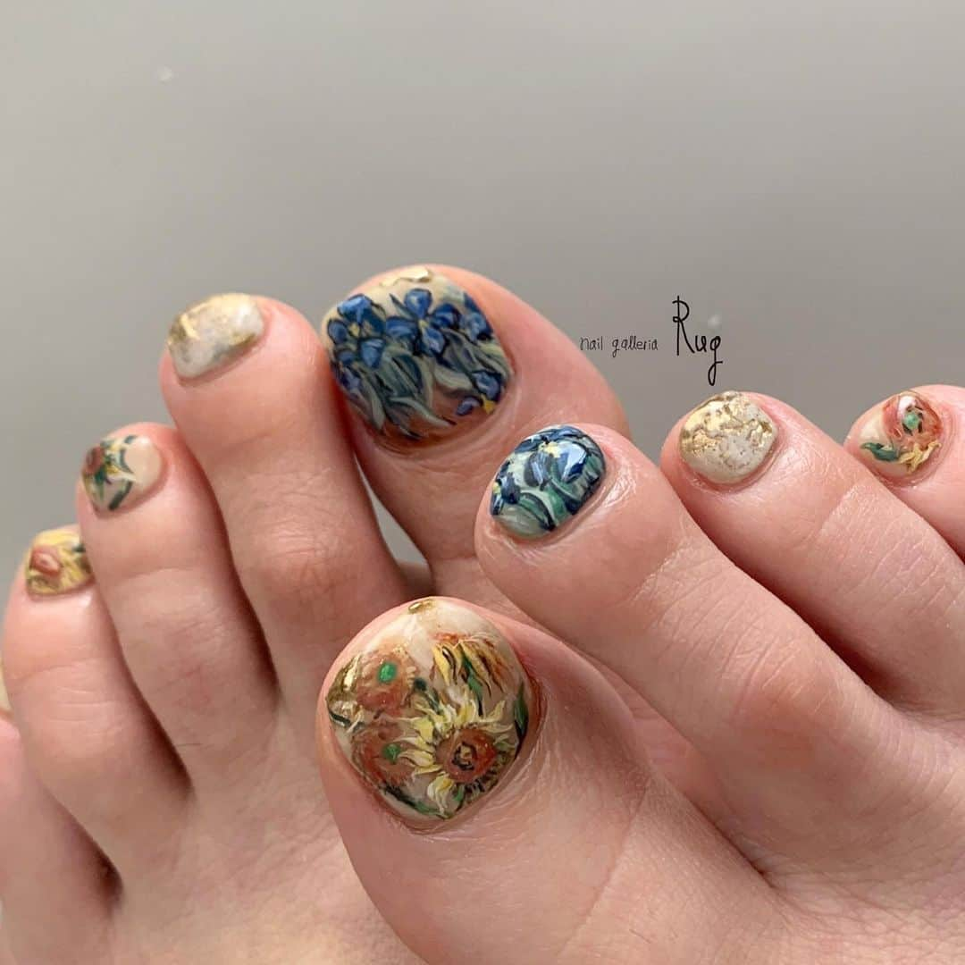 aoki_nailさんのインスタグラム写真 - (aoki_nailInstagram)「・ gogh  向日葵とアイリス  全体に統一感ある感じにデザイン💫 いつもありがとうございます💘  nailgalleria  Rug〈ラグ〉 大阪市北区中崎西2-6-3   #Gogh #ゴッホ#絵画ネイル #ひまわりネイル#vincentvangogh  #ヴィンセントヴァンゴッホ #キャラネイル#手描きアート#手描きデザイン#手描きネイル#アートネイル#ネイルサロン大阪 #paintart#nailistagram#kawaii#japanesenailart#japanesenail#instanail#nails#絵#イラストネイル#油絵」6月16日 0時00分 - aoki_nail