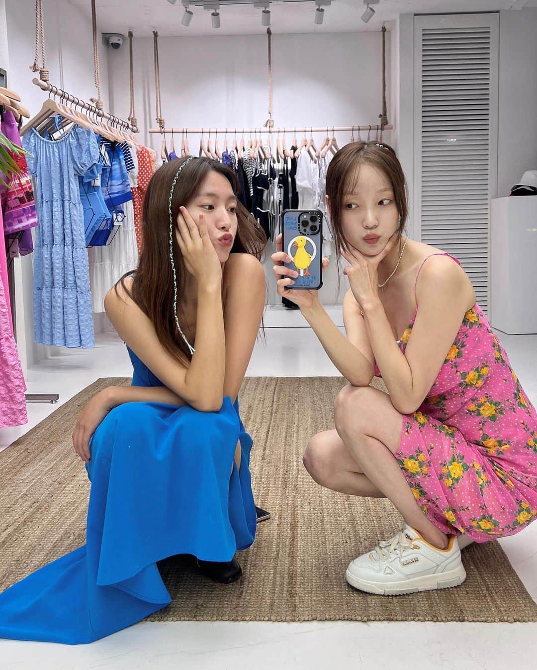 イ・ハウンのインスタグラム：「Isla del sol☀️ 바다에서 꽤 많은 시간을 보내게 될 것 같은 담달이 너무 기대돼🦦 데데 화이트 비키니 입을 생각에도 헿 @daze_dayz」