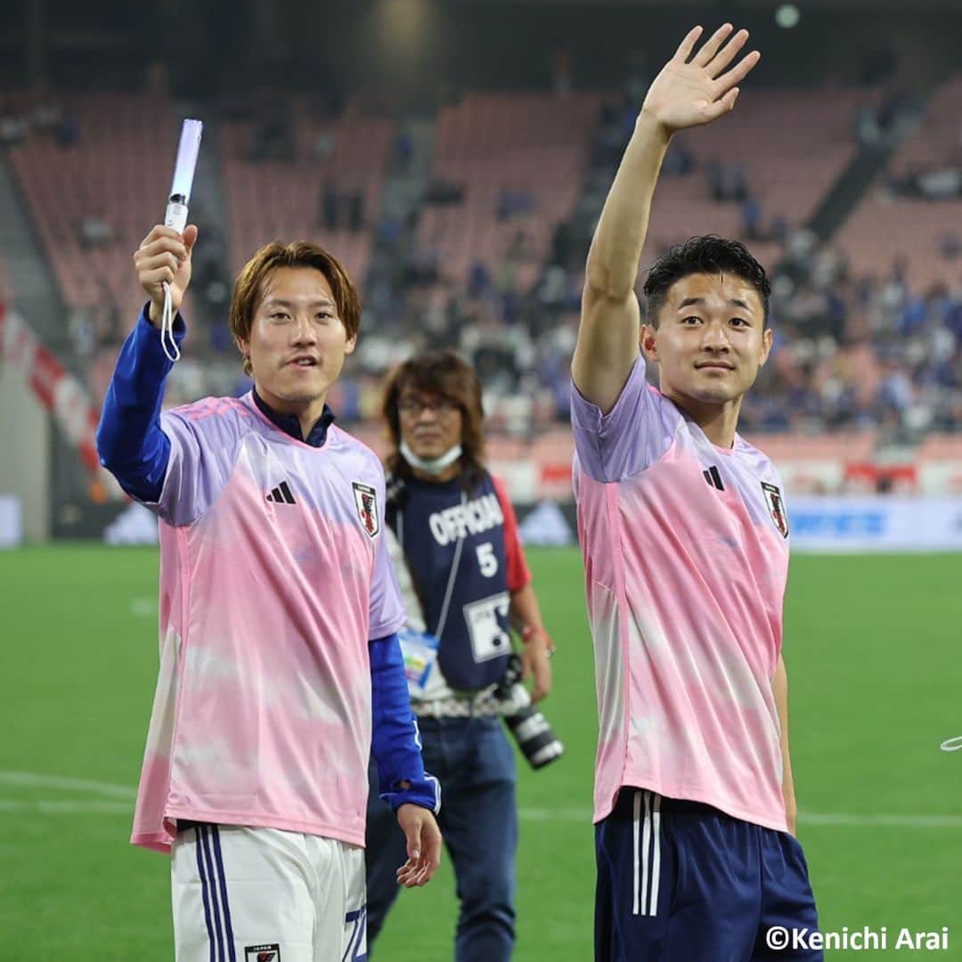 Goal Japanさんのインスタグラム写真 - (Goal JapanInstagram)「🇯🇵 #なでしこジャパン のユニを着用 👕 7月に開幕する2023 FIFA女子ワールドカップで、なでしこジャパンが着用するアウェーユニフォームを着て、エルサルバドル戦後に場内を一周した #日本代表 の選手たち。(Photo: Kenichi Arai)  #soccer #football #kirinchallengecup #kirinchallengecup2023 #samuraiblue #japan #daihyo #nadeshiko #サッカー #フットボール #キリンチャレンジカップ #キリンチャレンジカップ2023 #⚽」6月15日 22時30分 - goaljapan