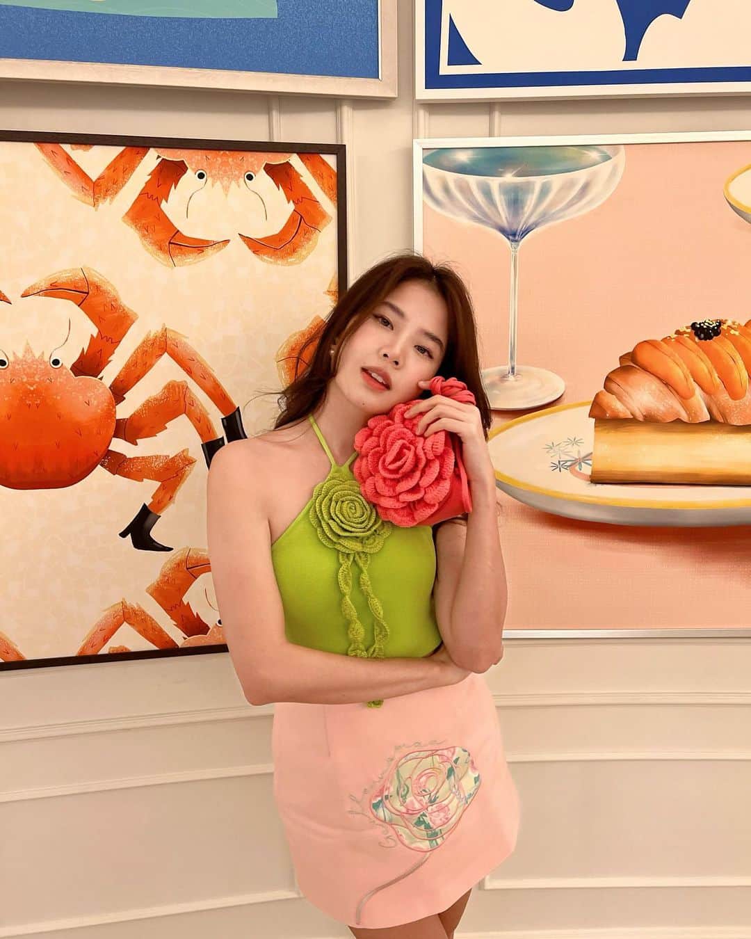 フォン＝サナンタチャット タナパットピサーンさんのインスタグラム写真 - (フォン＝サナンタチャット タナパットピサーンInstagram)「ปาใจให้ร้านนี้รัวๆ 💖💖💖 @kenshobangkok สาวก omakase ต้องมาค่า เชฟเรียงรสชาติของแต่ละคำได้ดีมาก อร่อยทุกคำ ร้านตกแต่งน่ารักมากๆ เหมือนเป็น Art gallery ฝนมองเพลินมาก ถ่ายรูปก็สวยสุดๆ ⭐️⭐️⭐️⭐️⭐️ #fonxtable  .  Total look @gentlewomanstore」6月15日 22時31分 - sananthachat