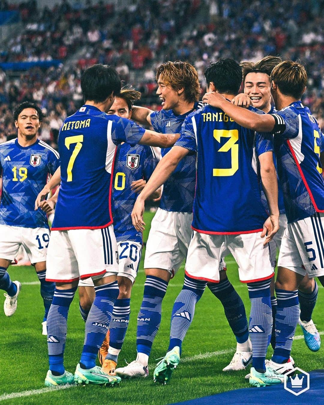 サッカーキングさんのインスタグラム写真 - (サッカーキングInstagram)「. FLASH BACK SAMURAIBLUE!! 6発快勝のエルサルバドル戦を10枚の写真で振り返る（2023.6.15）  📷Photo by @shimpeei（SOCCERKING）  #サッカー日本代表 #daihyo #samuraiblue #夢への勇気を #キリンチャレンジカップ #サッカー #soccer #フットボール #football #⚽️ #サッカーキング  #谷口彰悟 #上田綺世 #久保建英 #三笘薫 #堂安律 #森下龍矢 #古橋亨梧」6月15日 22時38分 - soccerkingjp