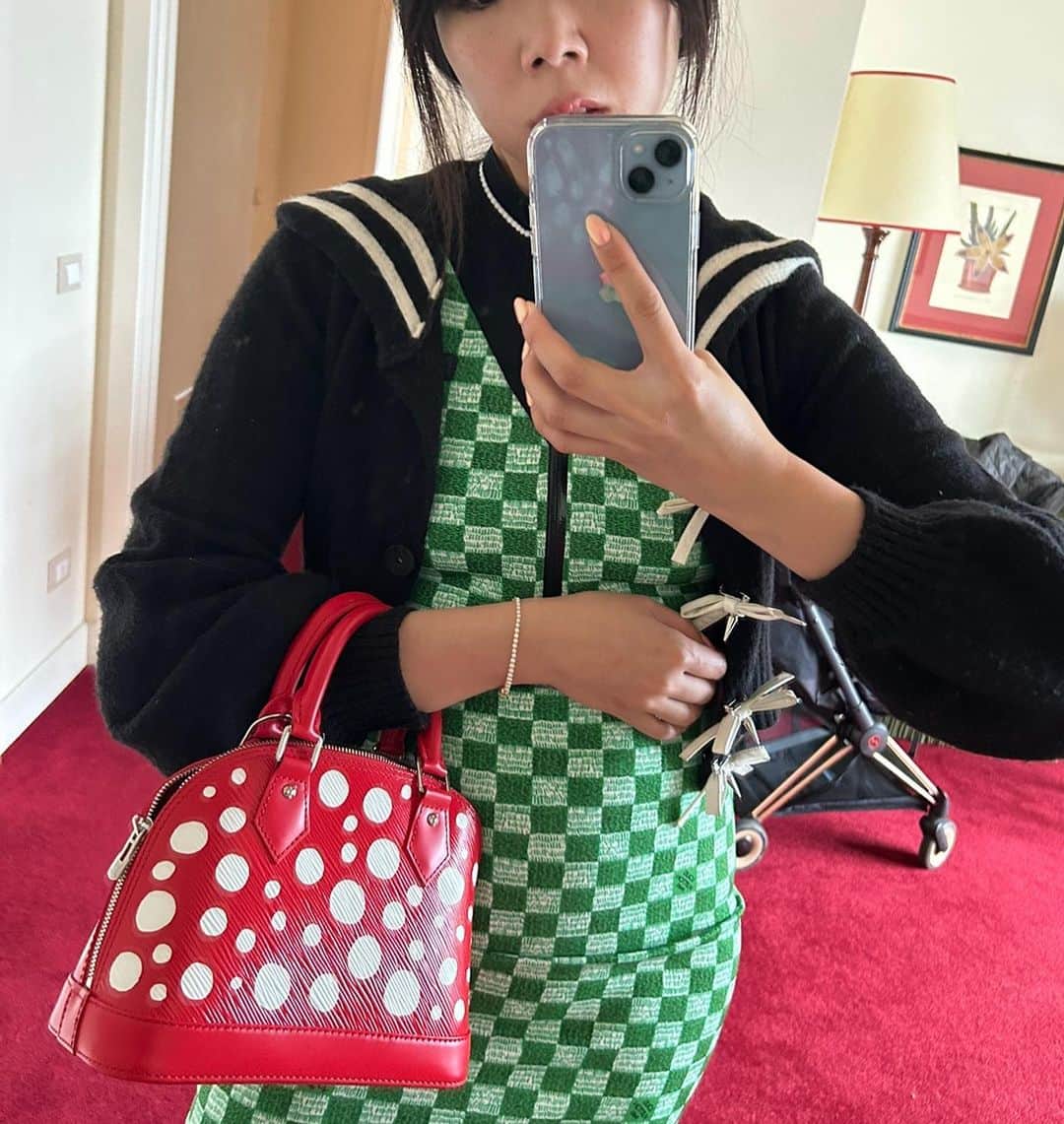 スージー・ロウさんのインスタグラム写真 - (スージー・ロウInstagram)「Three weeks ago I lost a suitcase on the way back from Milan to London. A simple flight - one I’ve taken dozens of times over the years.  It’s still missing and its inexplicable loss has thrown me into even more of an inexplicable funk. I’ve had luggage go missing from time to time but they’ve always come back to me within a week.  When guy on the very unhelpful British Airways helpline conceded, “To be honest if it’s not been found now, you will have to face up to it being gone,” I have since started spiralling over every single thing in the case.   As I fill out a futile claims form, to claim back things that cannot really be replaced like for like, I’ve been wondering WHY I’ve been thrown into this sad-faced stupor.  I’ve been looking at my jewellery box angrily going, “Urgh the 2016 Prada crystal necklace!” I’ve been looking at random e-commerce sites to see if some @hyeinantwerp top is still floating about.  I’ve been thinking whether said designer will remake a past season top (no, I’m not going to ask - that’s just dumb).   Wah wah-ing about a lost suitcase on social media is admittedly a bit silly. Like crying into an eye-rolling ether. “You CHOSE to get on the flight and check your stuff in GIRL!”  It is of course NOTHING in the WIDER scheme of things but the accumulation of supposed meaningless “STUFF” is linked to the best of times I’ve had in my adolescent and adult life.  The vintage shop around the world buys. The basket of goodies from the 3am Don Quixote Japanese cosmetics run.  The gifts from people I love.  The things that I’ve come to rely on as routine and faithful.  Now… if someone can help me source a ruffled Anna Sui x Henry Bendel blouse that would be ace.」6月15日 22時41分 - susiebubble