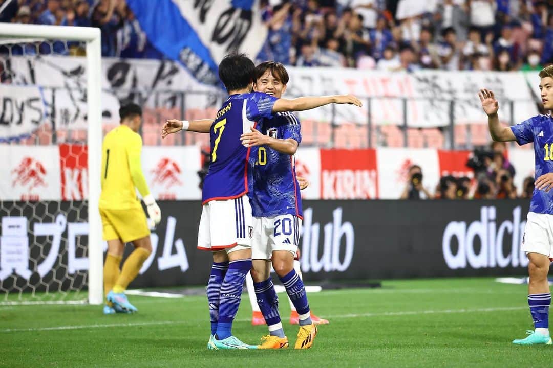 のインスタグラム：「応援ありがとうございました😊 大阪も宜しくお願いします🤲  Thanks for your support⚽️🔥   #日本代表 #samuraiblue  #久保建英」