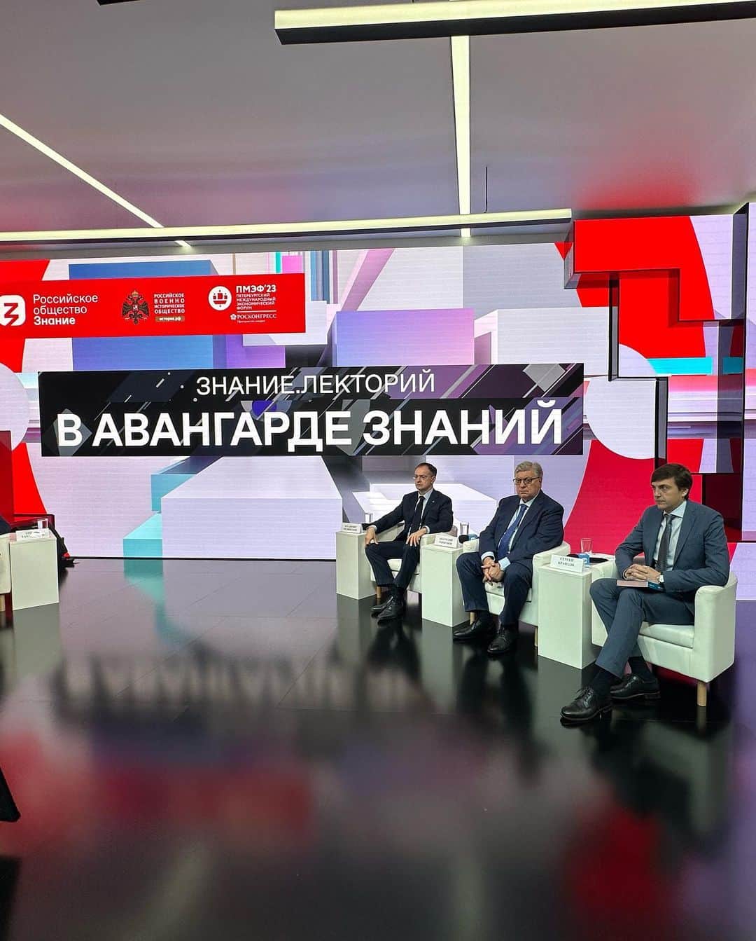 カミラ・ワリエワさんのインスタグラム写真 - (カミラ・ワリエワInstagram)「Вы не поверите, но я на ПМЭФ ...