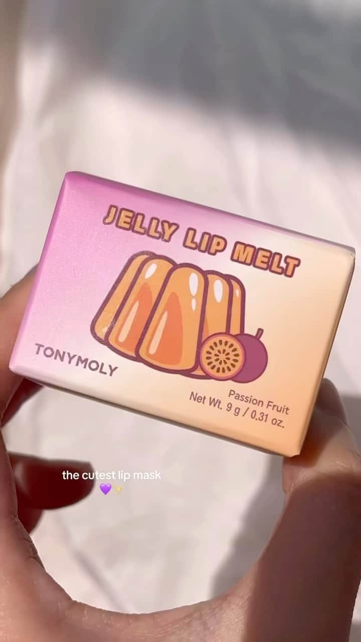 TONYMOLY USA Officialのインスタグラム：「Cant you just smell it through your screen?? Swoooon. Our passionfruit jelly lip melt now available on Amazon 💕✨ #xoxoTM #TONYMOLYnMe #jellylipmelt #amazonfinds」