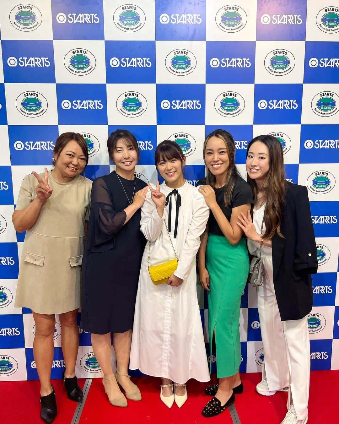 兼岩美奈さんのインスタグラム写真 - (兼岩美奈Instagram)「" いつものみんなで💙 . . . #スターツシニアゴルフトーナメント  #プロアマ表彰式 #starts」6月15日 22時58分 - kaneiwa_mina