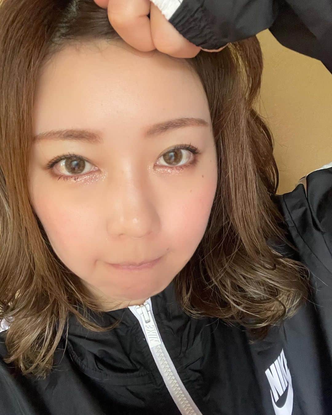 のインスタグラム：「消えない眉毛 . . . メディカルアートメイク ACORDEへ 眉アートしてもらいに行きました！ . メイクの時短にもなるし すっぴんでも眉毛あるのは嬉しいええ これからの季節、汗で消えることもない🥸 . 眉毛めちゃくちゃ綺麗 . #アートメイク眉 #眉毛サロン #眉メイク #アイブロウサロン」