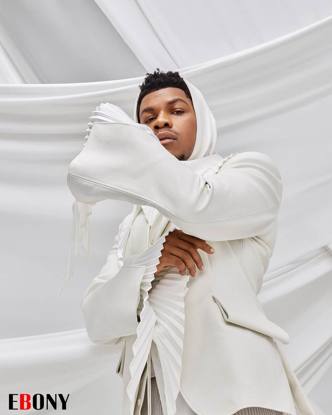 ジョン・ボイエガのインスタグラム：「Ebony vibes !  @ebonymagazine」