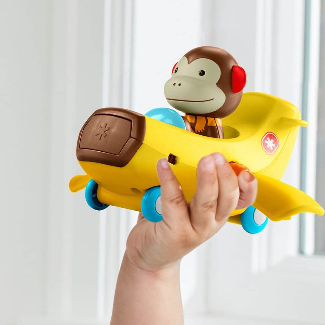 Skip Hopのインスタグラム：「Ready for takeoff! ✈️ Your little one will go bananas for our NEW Marshall Monkey ZOO® Peelin' Out Plane! 🍌  #skiphop #musthavesmadebetter #newtoys #preschooltoys #pretendplay #monkey #banana」