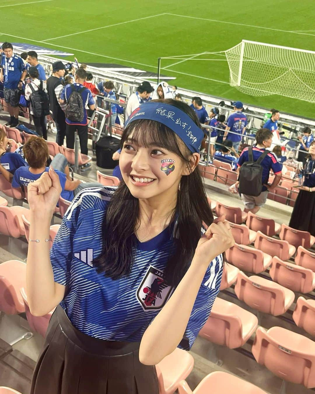 千葉祐夕さんのインスタグラム写真 - (千葉祐夕Instagram)「日本 🇯🇵 vs エルサルバドル 🇸🇻  やばいって〜幸せすぎたって、、豊スタ最高すぎるって〜激アツだって〜 ！！！！泣   #サッカー日本代表 #日本代表 #SAMURAIBLUE #豊スタ #サッカー女子 #森保ジャパン」6月15日 23時07分 - yuleaf_0828