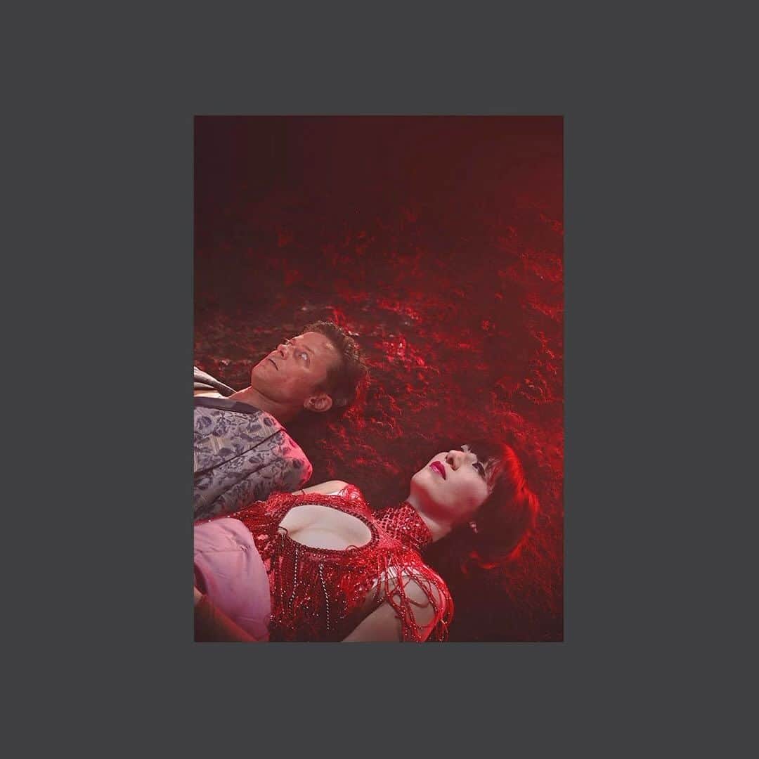 ヤー・ヤー・ヤーズのインスタグラム：「There haven’t been many duets in the history of YYYs, maybe we were waiting for a unicorn like Mike to come around. Having a chance to try a different rendition of Spitting Off the Edge of the World with Mike was always on the wishlist once the original was recorded.  Our producer Dave Sitek wanted to bring the track into Lee Hazlewood territory as far as lush arrangements were concerned and there is some traceable influence but in the end it’s very much a stand alone sum of its parts, the gem of another collaboration between @davesitek, @perfumegenius, and Yeah Yeah Yeahs. Straight from the heart ❤️ Enjoy!」