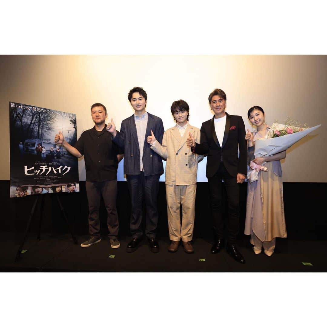 中村守里のインスタグラム：「本日は、映画『ヒッチハイク』の完成披露試写会でした。 なんと誕生日のお祝いでお花束までいただきました…ありがとうございます😭  7/7から全国ロードショーです。よろしくお願いします！」