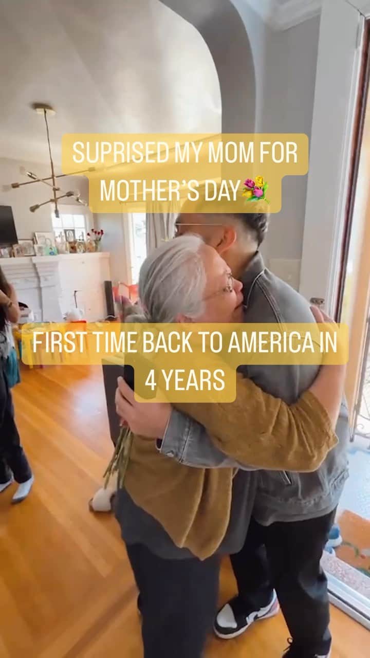 マット・キャブのインスタグラム：「First time back to America in 4 years to surprise my mom for Mother’s Day💐  It was a much needed trip to tap in with friends and family.   It’s been a journey living in Japan for the last 15 years 🤯 Sometimes I feel like I’m on a spaceship where time moves differently.  It’s wild to see how much everyone has grown/ aged, and how much the city has changed yet stayed the same.  Mixed emotions but all in all it is one of gratitude for the beauty and the blessings God has allowed me to witness.   A special thank you to my fam and friends who always remind me of who I am and where I come from ❤️🌁 Love you all   #4年ぶりの帰国」