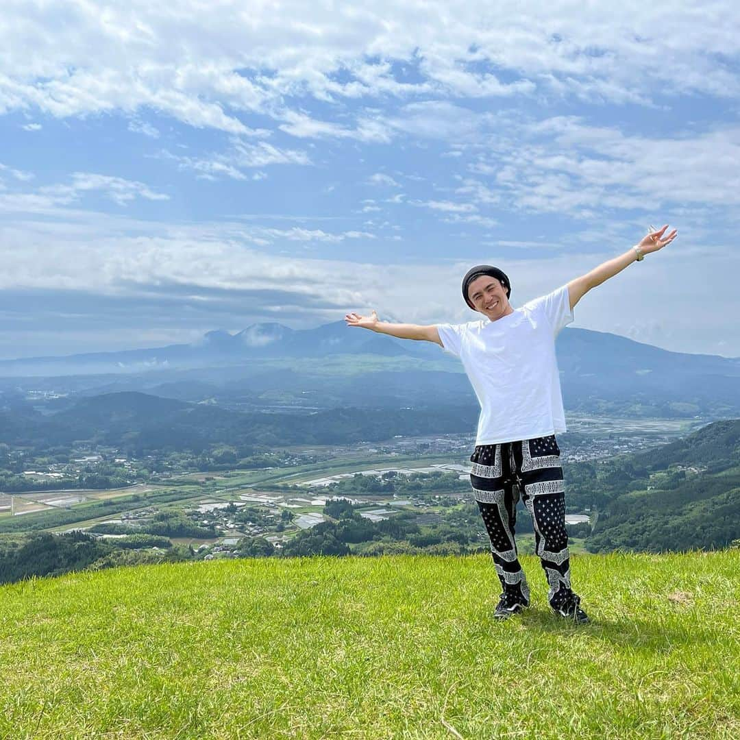 中尾明慶のインスタグラム：「初の鹿児島にちょっと行ってまいりました。 湧水町、水が美味しくとても癒された。  その水でやる流しそうめんが最高だし、肉も魚も絶品だし。  温泉も最高❗️  東京では感じられない事の多い素敵な場所でした。 地元の人いるかな？？？ #鹿児島県#湧水町」