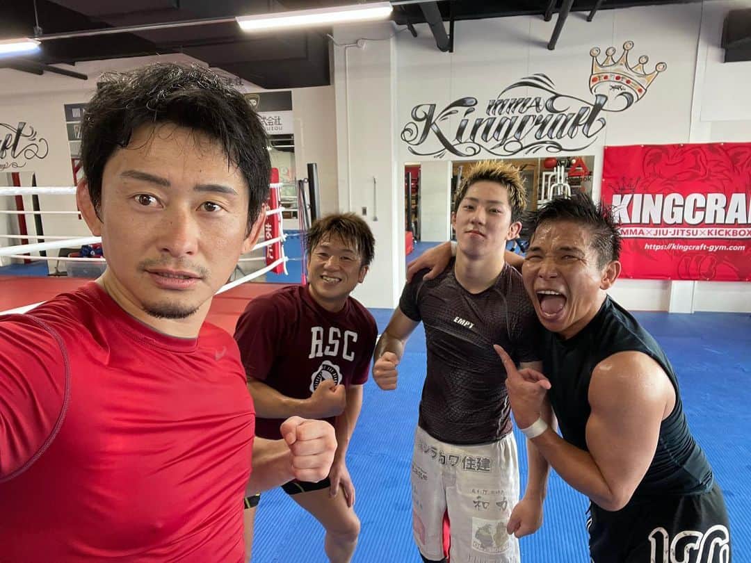 吉永啓之輔のインスタグラム：「朝キックボクシング 夜グラップリング 格闘技最高ー」