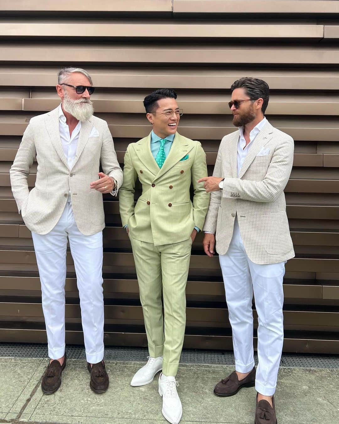 Yushi Sakuraさんのインスタグラム写真 - (Yushi SakuraInstagram)「5年ぶりのpitti uomo. day1. 今回はいつも僕が銀座でオーダースーツを作っている　@micheleandshin と一緒にpittiに向かいました🛫 トランジットも含めて現地に着くのに24時間くらいかかったなぁ！  1日目は薄いグリーンのスーツにネクタイとチーフを濃いグリーンで合わせて爽やかに仕上げました！  海外からこぞってやってくるお洒落さんたちとfashionを通して仲良くなれるこの場所が最高に楽しい！  #pittiuomo#pitti#Firenze」6月15日 23時31分 - yushi0409