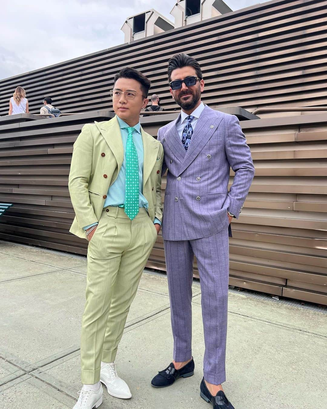 Yushi Sakuraさんのインスタグラム写真 - (Yushi SakuraInstagram)「5年ぶりのpitti uomo. day1. 今回はいつも僕が銀座でオーダースーツを作っている　@micheleandshin と一緒にpittiに向かいました🛫 トランジットも含めて現地に着くのに24時間くらいかかったなぁ！  1日目は薄いグリーンのスーツにネクタイとチーフを濃いグリーンで合わせて爽やかに仕上げました！  海外からこぞってやってくるお洒落さんたちとfashionを通して仲良くなれるこの場所が最高に楽しい！  #pittiuomo#pitti#Firenze」6月15日 23時31分 - yushi0409