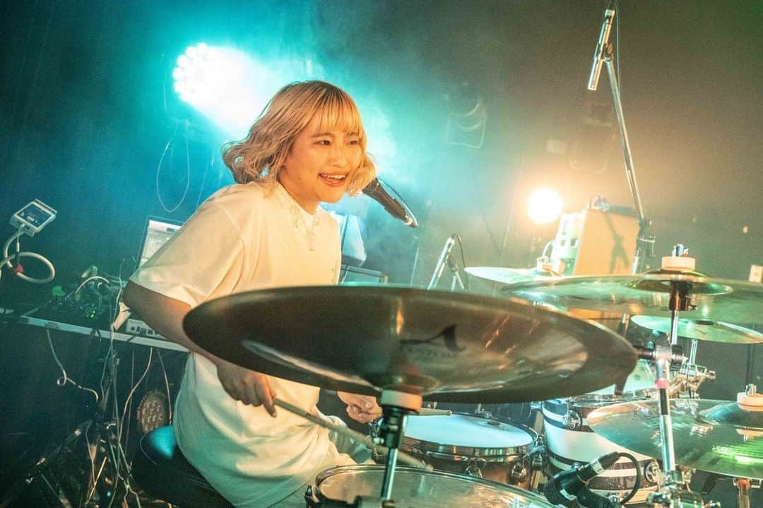 大貫みくのインスタグラム：「Mr.ふぉるて、ツアー１６本目！ 札幌ペニーレーンありがとうございました！  テンション上がって髪の毛ぶん回してた🙌🏻 あんなに動いてたのに 写真に収めてくれてて嬉しい！  📷 @tatsuya.s」