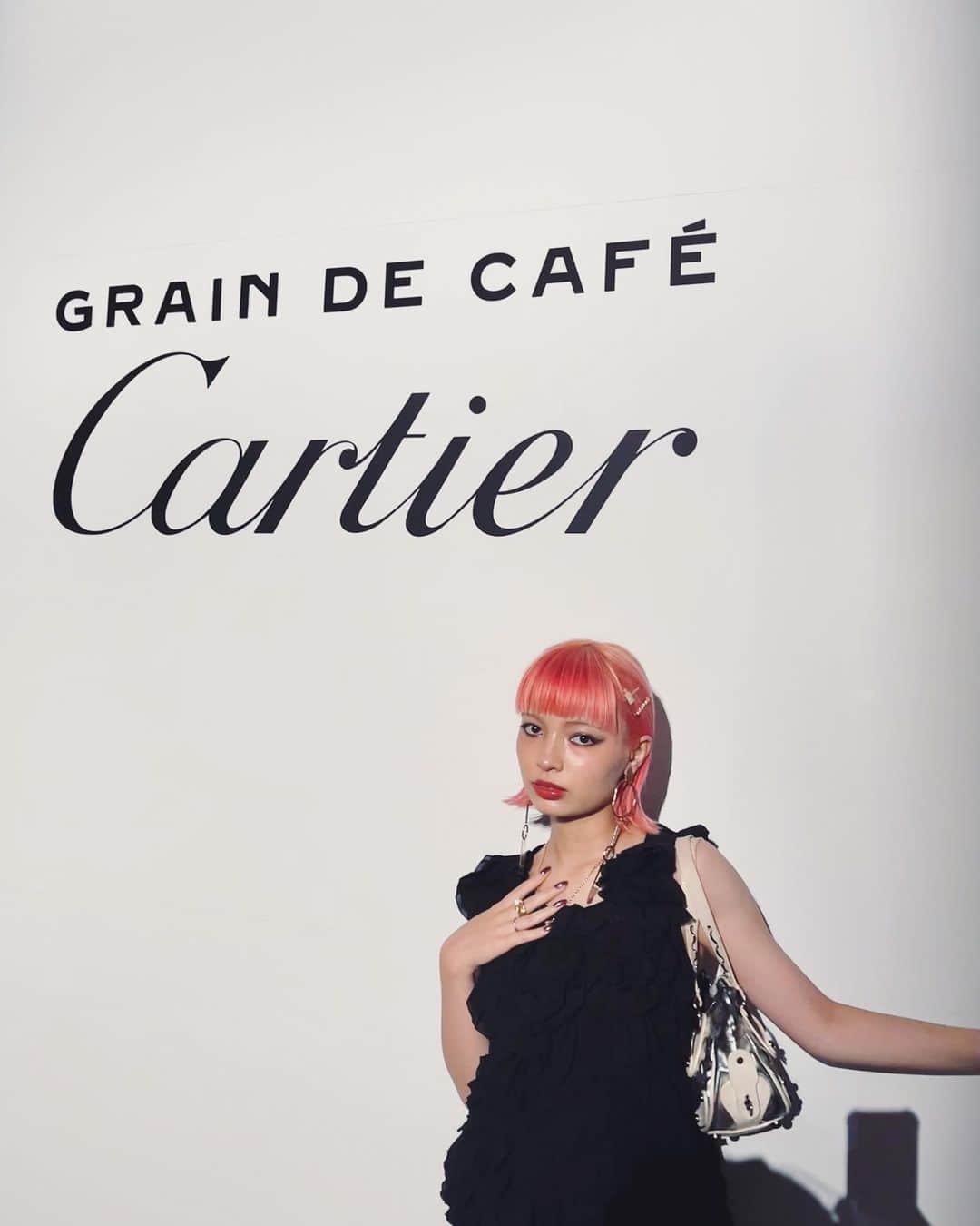 MANONさんのインスタグラム写真 - (MANONInstagram)「@cartier   VOGUE JAPANのティファニー・ゴドイさんがホストを務めるCartier ”Grain de Café“スペシャルディナーイベントに @bananaoka と行ってきたよ🍽️ コーヒー豆にインスパイアされた新作のコレクションとディナーを楽しめて良かった。こんな貴重な経験をさせて頂きありがとうございました❤️  hier soir je suis allé à la soirée de Cartier et VOGUE JAPAN organisé par @tiffanygodoypresents avec @bananaoka 💍✨ nous avons apprécié les plus beaux bijoux et le dîner  merci beaucoup ❤️ @cartier @voguejapan   #GraindeCafé #CartierTokyo #Cartier」6月15日 23時36分 - je_suis_manon2