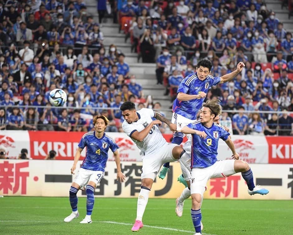 谷口彰悟のインスタグラム：「応援ありがとうございました📣 次も勝つ🔥  #代表初ゴール #jfa #SAMURAIBLUE #daihyo #サッカー日本代表」