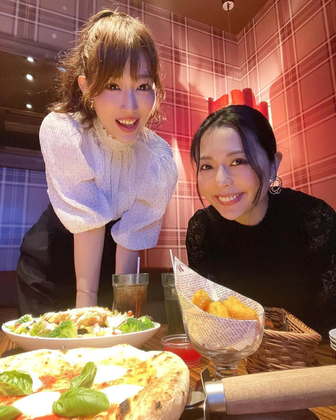 梅野舞さんのインスタグラム写真 - (梅野舞Instagram)「先日の和希ちゃんタイム♬💕 @kazukiyumi   一緒にいる時間は 怖いくらい一瞬で過ぎていく😙！！ 話す話題が尽きなくて 様々な角度からの 実りある 半分ミーティングみいたいな 時間に感じるかな✨  人と本音で話すことができるようになった今は、一緒に過ごす時間の濃さが一層しました👏 こういった相手が私の周りに居てくれるって幸せだ😍❤️  #ランチ#ランチタイム#語る日#しゃべり場#止まらないおしゃべり #何でも話せる#ありがとう#friends #happy #smile#love #instagram#instagood#instagramjapan」6月15日 23時43分 - mai.umeno