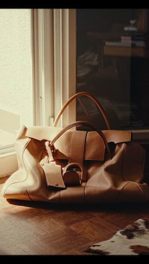 デルボーのインスタグラム：「Meet Jean Colonna, legendary designer, iconoclast and the man behind L’XXL.⁣ ⁣ #Delvaux ⁣」