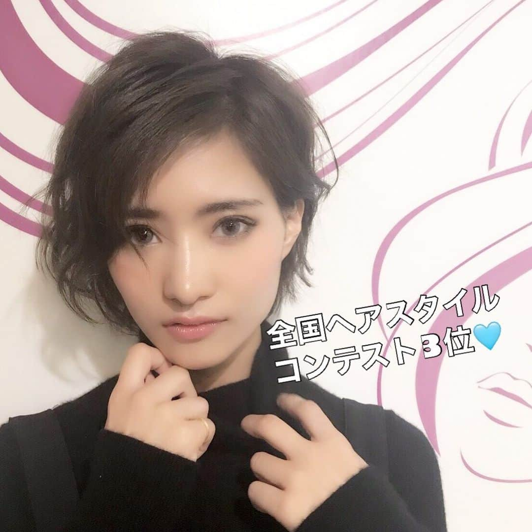 hair salon JOJOさんのインスタグラム写真 - (hair salon JOJOInstagram)「全国ヘアスタイルコンテスト3位作品⭐️ モデル:MAKIさん スタイリスト:西脇丈太郎  コロナ禍直前の頃ですが、サロンワークスタイルのコンテストにエントリーして3位受賞したスタイルなので、インスタにも載っけときました♪ #全国 #ヘアスタイルコンテスト #3位  【ヘアサロンJOW下高井戸駅前】 TEL:0333238220 #世田谷美容室#下高井戸美容室#明大前美容室#松原美容 #オーガニック#ヘナ #暗髪#白髪染め #大人ショート#ショートボブレイヤー #超音波トリートメント #パーマ#パーマスタイル Web予約↓ https://hairsalon-jow.com/」6月15日 15時09分 - hair_salon_jow