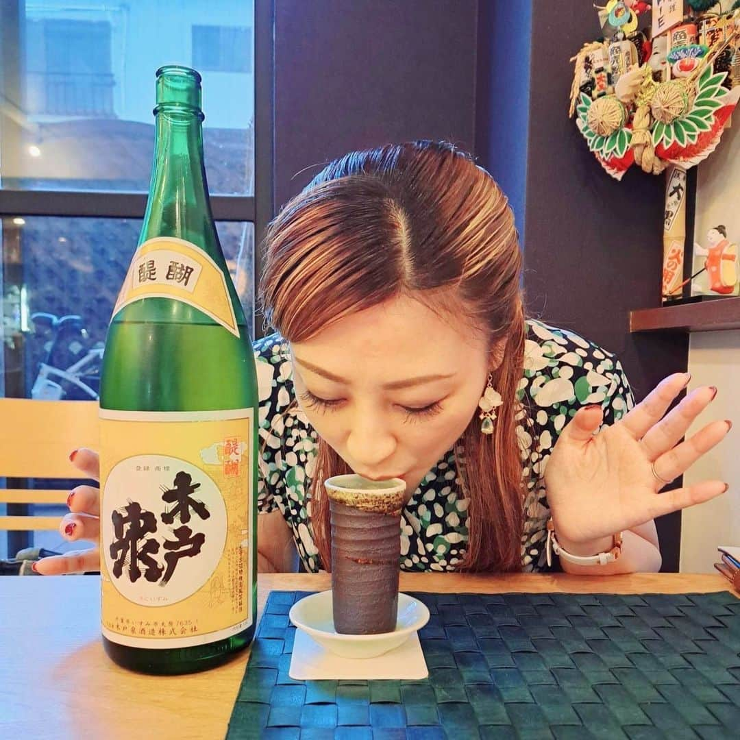 小野友葵子さんのインスタグラム写真 - (小野友葵子Instagram)「【三軒茶屋一恵さんでいすみフェア】  お世話になっている方と、 司会者でタレントの八波一起さんがオーナーの 三軒茶屋にあるICHIE（一恵）さんへ。🍴  この日は、 八波一起さんが観光大使を務める 千葉県いすみ市の 🌟いすみフェア🌟   ということで、 いただいたお酒は、  ✕水戸泉（笑） ○木戸泉  いすみ市産の美味しいコース、 最高でした～！❤  ｡.｡:+* ﾟ ゜ﾟ *+:｡.｡:+* ﾟ ゜ﾟ *+:｡.｡ 📻2023/6/17（土） 動画配信型ラジオレギュラー冠番組 『小野友葵子のBella Serata‼』 第1、第3土曜日 21：00～21：50生放送中 https://ameblo.jp/onoyukiko/entry-12806099435.html  🎵2023/6/25（日）13:00 浅草橋たいこ茶屋 https://ameblo.jp/onoyukiko/entry-12805636622.html  🎵2023/7/2（日）14：30 ムラマツリサイタルホール新大阪（大阪公演） 🎵2023/7/16（日）13：00 ザ・ルーテル・ホール（札幌公演） 🎵2023/8/6（日）14：00 レソラホール（福岡公演） 🎵2023/9/2（土）13：30 すみだトリフォニー小ホール（東京公演） https://ameblo.jp/onoyukiko/entry-12798896137.html  🎵2023/7/12（水）15:00 酵素クレープ専門店クレープアリサ東京  💿小野友葵子コラボ参加CD発売中！ https://ameblo.jp/onoyukiko/entry-12800332342.html 🎼小野友葵子プロデュース若手オペラ歌手グループ『I  BOCCIOLI』メンバー募集中！ https://ameblo.jp/onoyukiko/entry-12800609513.html ｡.｡:+* ﾟ ゜ﾟ *+:｡.｡:+* ﾟ ゜ﾟ *+:｡.｡ 🌹HP https://www.onoyukiko.com/ 🌹ブログ http://ameblo.jp/onoyukiko 🌹Instagram（yukikoonosoprano） https://www.instagram.com/yukikoonosoprano/ 🌹Twitter https://twitter.com/yukiko_ono 🌹YouTube（YukikoOno小野友葵子） https://www.youtube.com/user/VitaRoseaYukikoOno 🌹小野友葵子のコンサートってどんな感じ？ https://youtu.be/bWges5LlLnw ｡.｡:+* ﾟ ゜ﾟ *+:｡.｡:+* ﾟ ゜ﾟ *+:｡.｡  #三軒茶屋 #一恵 #ICHIE #八波一起 #いすみ市 #夷隅 #木戸泉酒造 #木戸泉 #水戸泉 #牛乳羊羹 #ソプラノ歌手 #オペラ歌手 #オペラ #錦戸部屋女将 #バラ好き #パンダ好き #ミラノ #イタリア #ラジオパーソナリティー #プロデューサー #若手アーティスト支援 #デビュー15周年」6月15日 15時12分 - yukikoonosoprano