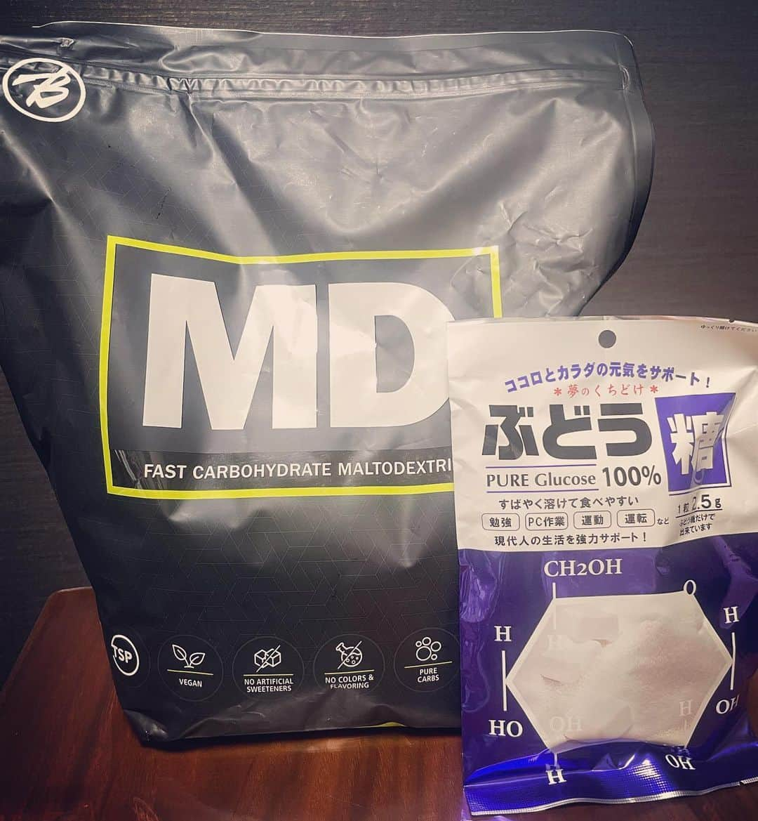 田中亜弥さんのインスタグラム写真 - (田中亜弥Instagram)「【糖質を味方に！】 忙しくて食事をとれないままジムに来るお客様のために、マルトデキストリンとブドウ糖をご用意しました☺️  筋肉を動かすにはエネルギー(糖質)が必要です。  空腹で筋トレをすると、筋肉を分解してエネルギーを生み出そうとするため、逆に筋肉を減らしてしまいます。  そのため、出来ればトレーニング1～2時間前におにぎりなどの糖質を摂取することをオススメしています。  詳しくはホームページ掲載のブログをご覧ください😋  ブログは、プロフィール欄のURLからご覧いただけます👍  #マルトデキストリン  #ブドウ糖  #糖質  #筋グリコーゲン  #筋合成促進  #インスリン #血糖値 #詳しくはブログで  #パーソナルトレーニング #パーソナルトレーニングジム  #パーソナルジム #女性専用 #女性専用ジム  #女性専用パーソナルジム  #吉祥寺 #吉祥寺駅 #武蔵野市 #キャンペーン実施中」6月15日 15時16分 - tanakaaya81