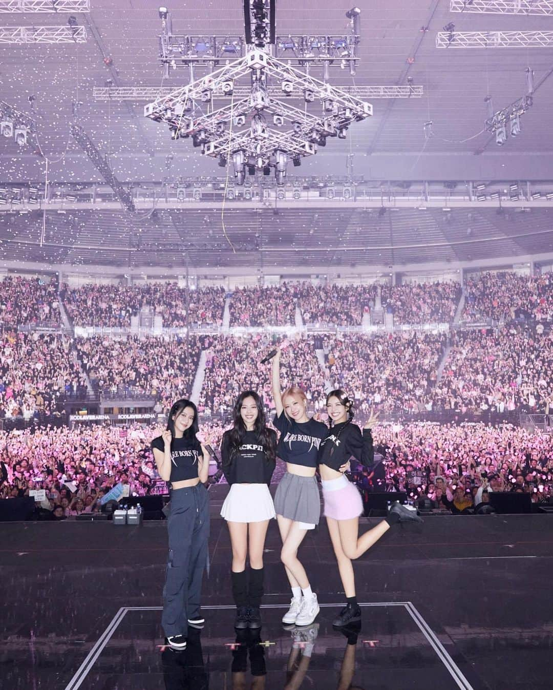 ジスさんのインスタグラム写真 - (ジスInstagram)「It meant so much to be back in Rosie's hometown! Thanks for turning BLACKPINK into koalas.🐨 It was so fun & can't wait to be back! Thank you & love you BLINKs!」6月15日 15時36分 - sooyaaa__