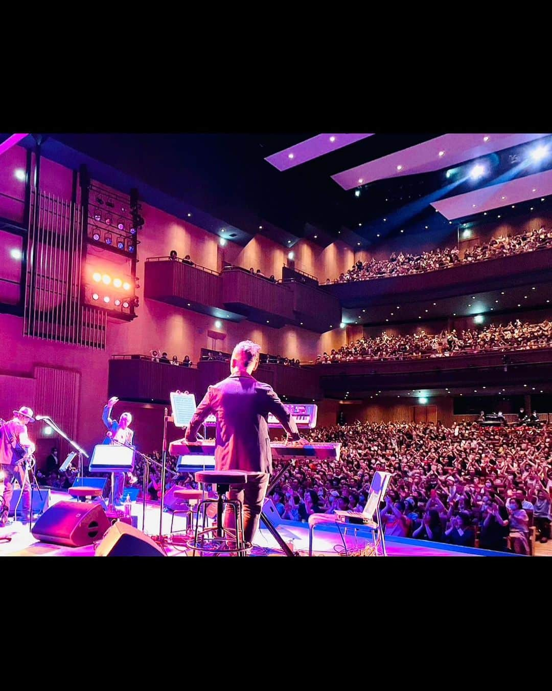 日野賢二さんのインスタグラム写真 - (日野賢二Instagram)「I gotta give Thanks to my Family ,Friends, Fans for all the love and support . The 20year Anniversary Gig was my dream come true. we had borderless genre of Music in one night thanx to great artists they sang,danced and entertained the evening away^_^ A.I., Micro(DefTech), Sato Chikuzen (Sing like talking)& My Father (surprise unannounced special guest) who delayed his Flight to florida just to join us! It was a Epic Night,for me.thanx to  My brothers from another mother’s Jino Jam’s band members : Jay Stixx, Andy Wulf, Masa Kohama, Penny K, Nobu K and Cats that came to sit in :Yui Arakawa, Kazumaru and Oto.  My Manager (dear friend and my 1st ever Student /Roadie in Japan ) Yoshi Omata, who organaized this whole event w/His Father(also Bassist)and Min-On Crew and Staff just to do this one gig , we sold out 2000 seater in 3weeks! I owe it to all the people Ive crossed path with,wether it was positive experience or not,I owe it to y’all! Also All my Moms and My Wife and Kids who endured my Craziness  for all these years and always had my back. Ur my Rock!  The next gig is in Nagoya November 7th,11/7/2023!^_^ I’ll post the info real soon!」6月15日 15時36分 - jinobass