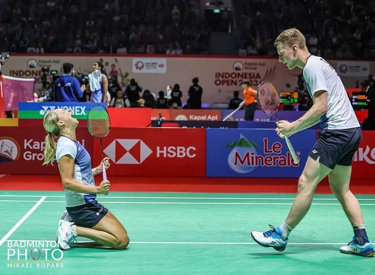 セレーナ・ピークのインスタグラム：「QUARTERFINAL BABY!!! What a win this morning. Absolutely delighted to be playing again tomorrow. Istora thank you for your support today. See you guys tomorrow 🫶🏸 #badminton #indonesiaopen #yonexbadminton #teamnl 📸; @badmintonphoto_official」