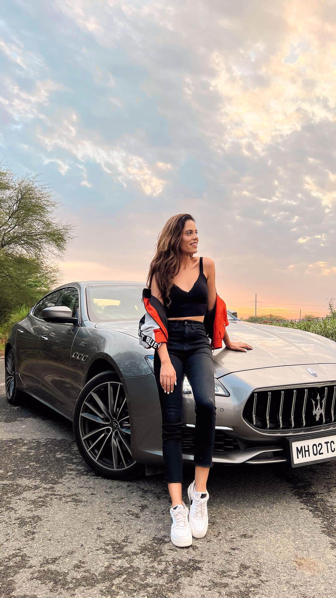 Aakriti Ranaのインスタグラム：「Say hello to 2023 Maserati Quattroporte GT, the definition of Luxury! The Quattroporte offers huge, race-bred power from a Ferrari-built V6 and V8 engine.   I fell in love with the sculpted styling which is undeniably aggressive yet eternally graceful and has all the evocative power you would expect from Maserati.   @officialmaseratiindia @petalmaserati.india  📸 @shivamphotoworks   #aakritirana #maserati #collaboration #maseratiquattroporte #cars #luxury #luxurycars #carporn #carsofinstagram #maseratiindia #trending #dreamcar #sportscar #reelsindia」