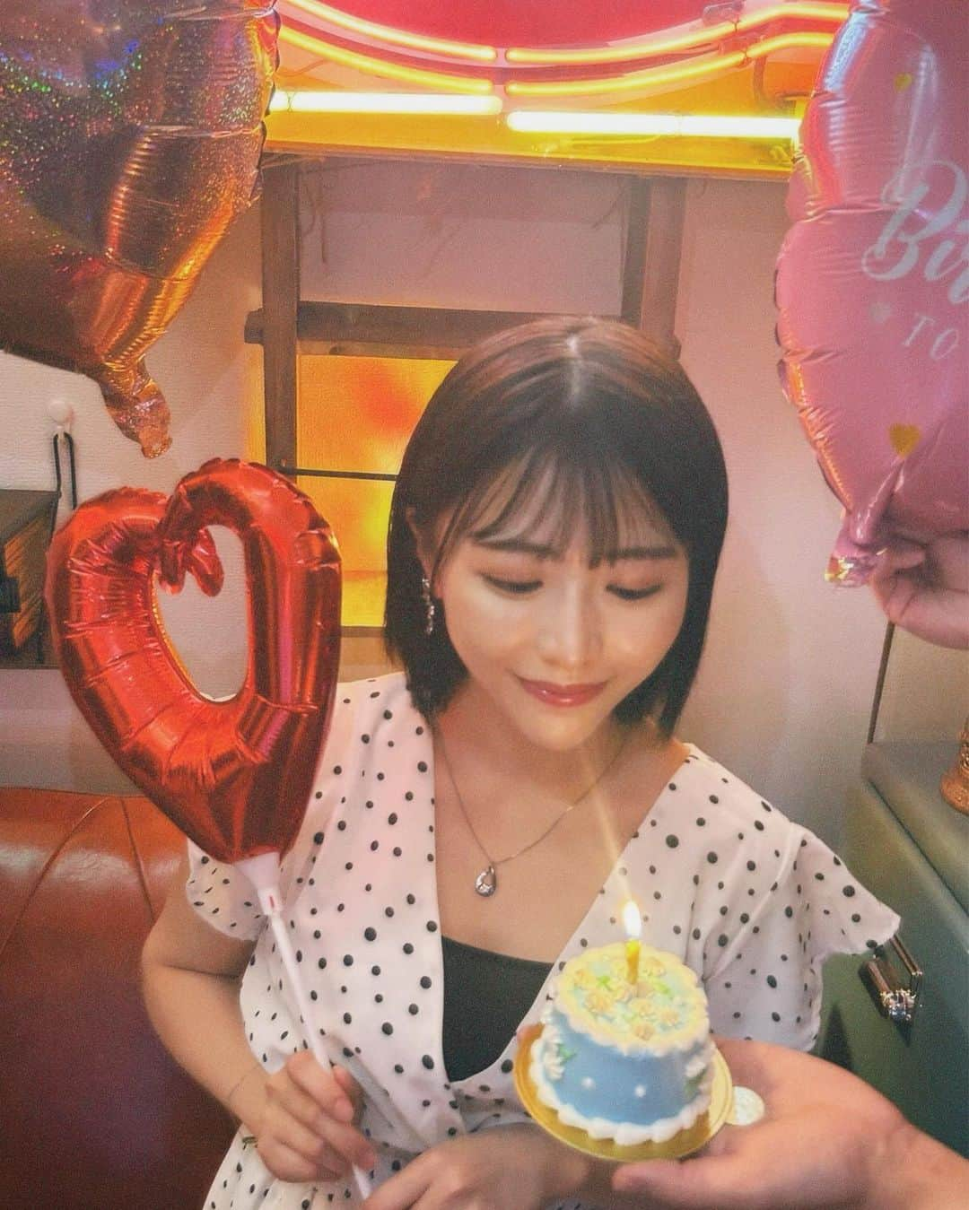 宮瀬彩加さんのインスタグラム写真 - (宮瀬彩加Instagram)「BIRTHDAY to me 🎂✨ 歳を重ねるたびに思い入れも 思い出も増えて大切な事も 好きな言葉も増える気がします🫧  また改めて、ひとつひとつを丁寧に。 いいお知らせを沢山届けられる様に顔晴ります☺︎☺︎ 誰かの心に彩りを加えられる人になりますように。  これからもよろしくお願いします🖤🤍  2023.06.15」6月15日 16時02分 - ayaka_miyase