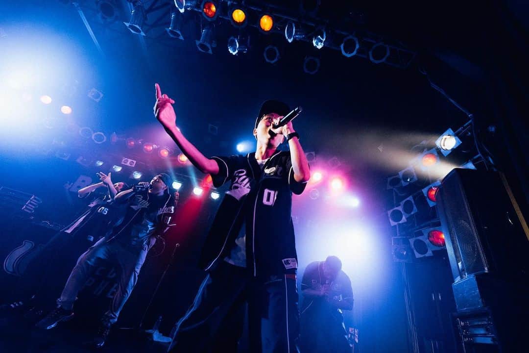 梅田サイファーのインスタグラム：「23/6/8 at 福岡DRUM Be-1  "NEW ALBUM RAPNAVIO RELEASE ONE MAN TOUR"  Photo by @orz_____rio  #RAPNAVIO #梅田サイファー」