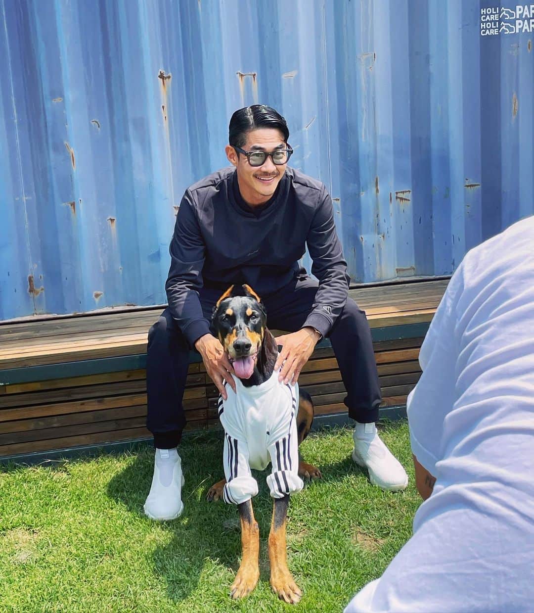 ペ・ジョンナムのインスタグラム：「우리딸램씨도 함께한 아디다스골프 23F/W 🐶😘📸📸📸⛳️🏌🏻‍♂️🏌️‍♀️ @adidasgolf #아디다스골프 #adidasgolf」