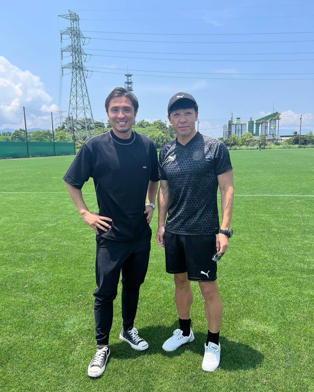 のインスタグラム：「下平監督‼️  大分トリニータ下平監督と対談させて頂きました⚽️ 監督について様々な事を聞かせて頂きました✨ 凄く学びになる時間でした❗️  監督の筋肉についても聞きましたよ笑 一緒にトレーニングまでさせて頂きました笑  下平監督の筋肉凄すぎました💪  #大分トリニータ #下平隆宏  #下平監督 #筋肉半端ない」