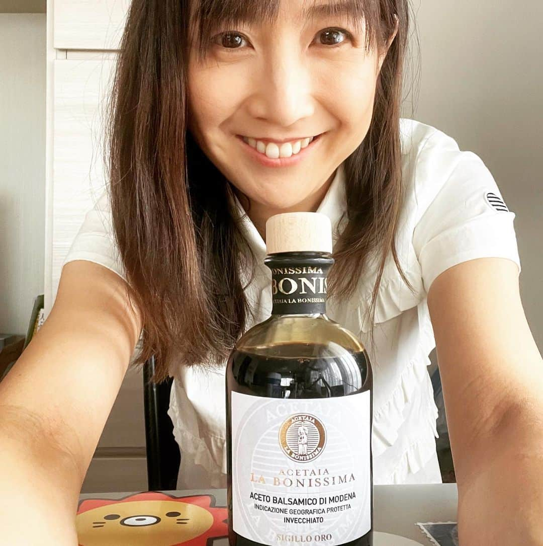 根本美緒さんのインスタグラム写真 - (根本美緒Instagram)「たまには私のとっておきのオススメ品をご紹介‼️ このバルサミコ酢です。 素晴らし過ぎてます。こんな美味しいバルサミコ初めて✨っていう甘みとコクと酸味。飲みたくなる美味しさ…って言い過ぎですけど、ほんとw 頂きものなのでどこで買えるかなどは不明。。以上です。 #バルサミコ酢 #labonissima #トマト が劇的に美味しくなる✨」6月15日 16時33分 - nemotomio.official