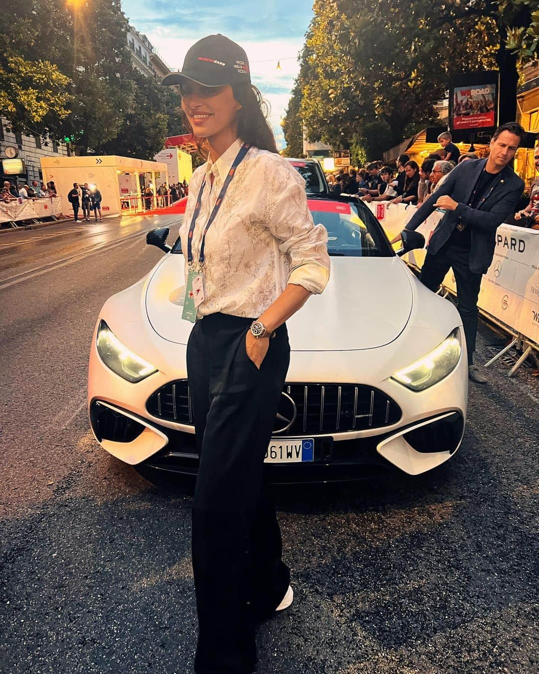 カトリネル・メンギアさんのインスタグラム写真 - (カトリネル・メンギアInstagram)「🚘🔜 #Siena  with my lovely @penske_italy & @nerolifestyle  The most beautiful race in the world #MilleMiglia with a classic chronograph, an iconic watch #legendary @chopard  #RacingInStyle #Chopard #Millemiglia2023」6月15日 16時40分 - catrinelmarlon