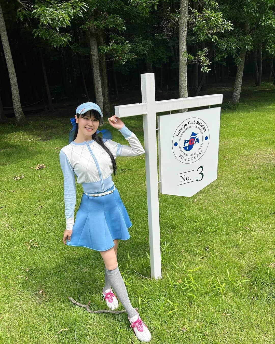 荒井つかささんのインスタグラム写真 - (荒井つかさInstagram)「ギリギリ池を、越えられる荒井🫶🏻💙  #golf #golfwear #golfswing #j_jane #j_jane_golf @j.jane_japan」6月15日 16時43分 - 22tuttu_
