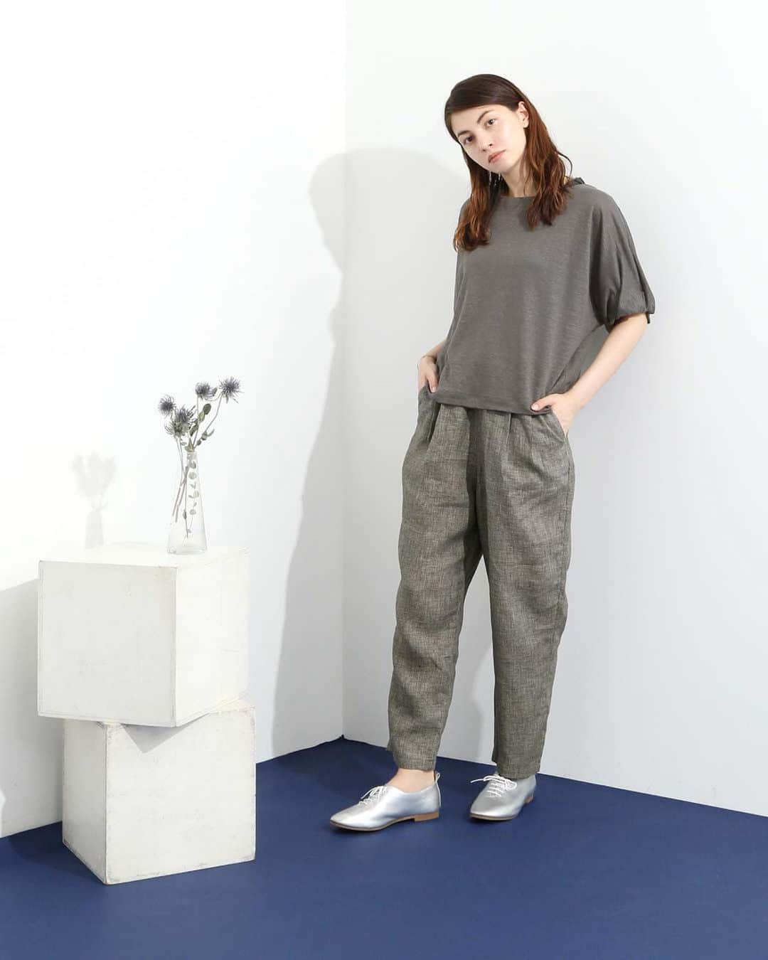 ナチュランさんのインスタグラム写真 - (ナチュランInstagram)「【 LOISIR 】涼を感じる シックな装い New Arrival 2023 Summer  ・  じめじめとしたこの時季も ストレスフリーに過ごせる 軽やかな着心地のアイテムをお届け。  涼を感じながら 少しだけシックに大人らしい装いで。  上質な素材を身に纏い 季節の移ろいをお楽しみください。  ----------------------------- 　LOISIR -----------------------------  ■リネン×コットンストライプアンダードレス付きワンピース ¥39,600 [ 注文番号：ALS-3A79-3902-A ]  ■インドハンドテクニックスモック刺繍ブラウス ¥24,200 [ 注文番号：ALS-3A79-3893-A ]  ■リネン平織り＆千鳥タックギャザーパンツ ¥18,700 ターコイズ[ 注文番号：ALS-3A79-3892-A ] チドリ[ 注文番号：ALS-3A79-3892-B ]  ■インドコットンピグメントダイチュニックブラウスワンピース ¥26,400 [ 注文番号：ALS-3A79-3891-A ]  ■リネンジャージフリル襟プルオーバー ¥17,380 キナリ[ 注文番号：ALS-3A79-3900-A ] チャコール[ 注文番号：ALS-3A79-3900-B ]  -----------------------------  ▶️商品詳細やお買い物は写真のタグをタップ またはプロフィール（@natulan_official）から 「ナチュラン」のサイトにアクセスして 注文番号や商品名を検索してみてくださいね。  #lifewear #fashion #natulan #今日のコーデ #コーディネート #ファッション #ナチュラル #ナチュラン #日々の暮らし #暮らしを楽しむ #シンプルライフ #シンプルコーデ #大人女子 #大人カジュアルコーデ #ワンピース #ブラウス #シック #パンツ #インドコットン #夏コーデ #涼コーデ #ロワジール #LOISIR #natulan_official.」6月15日 16時44分 - natulan_official